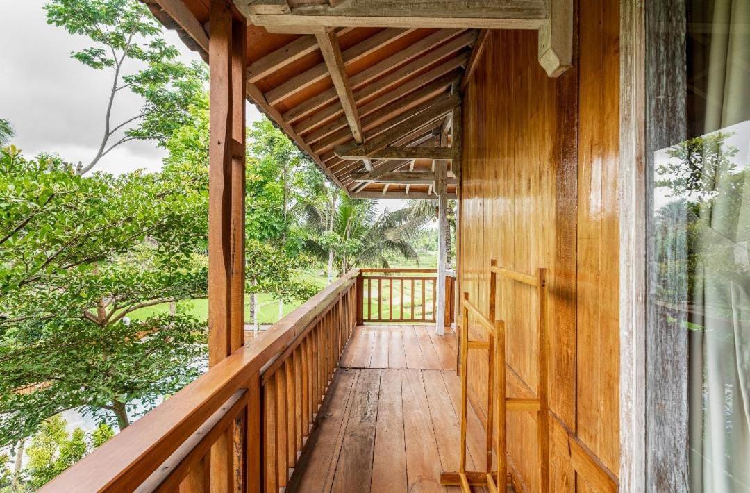 Peraja Bungalows Loyok Sangyang Exteriör bild