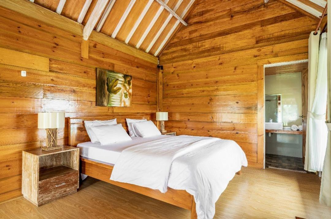 Peraja Bungalows Loyok Sangyang Exteriör bild