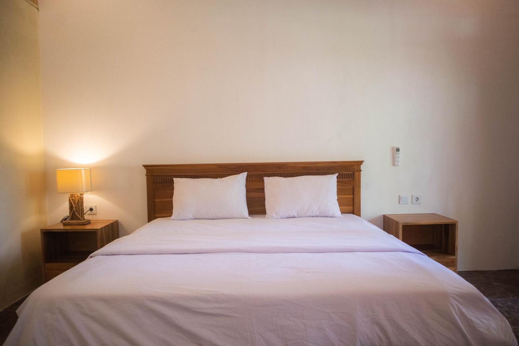 Peraja Bungalows Loyok Sangyang Rum bild