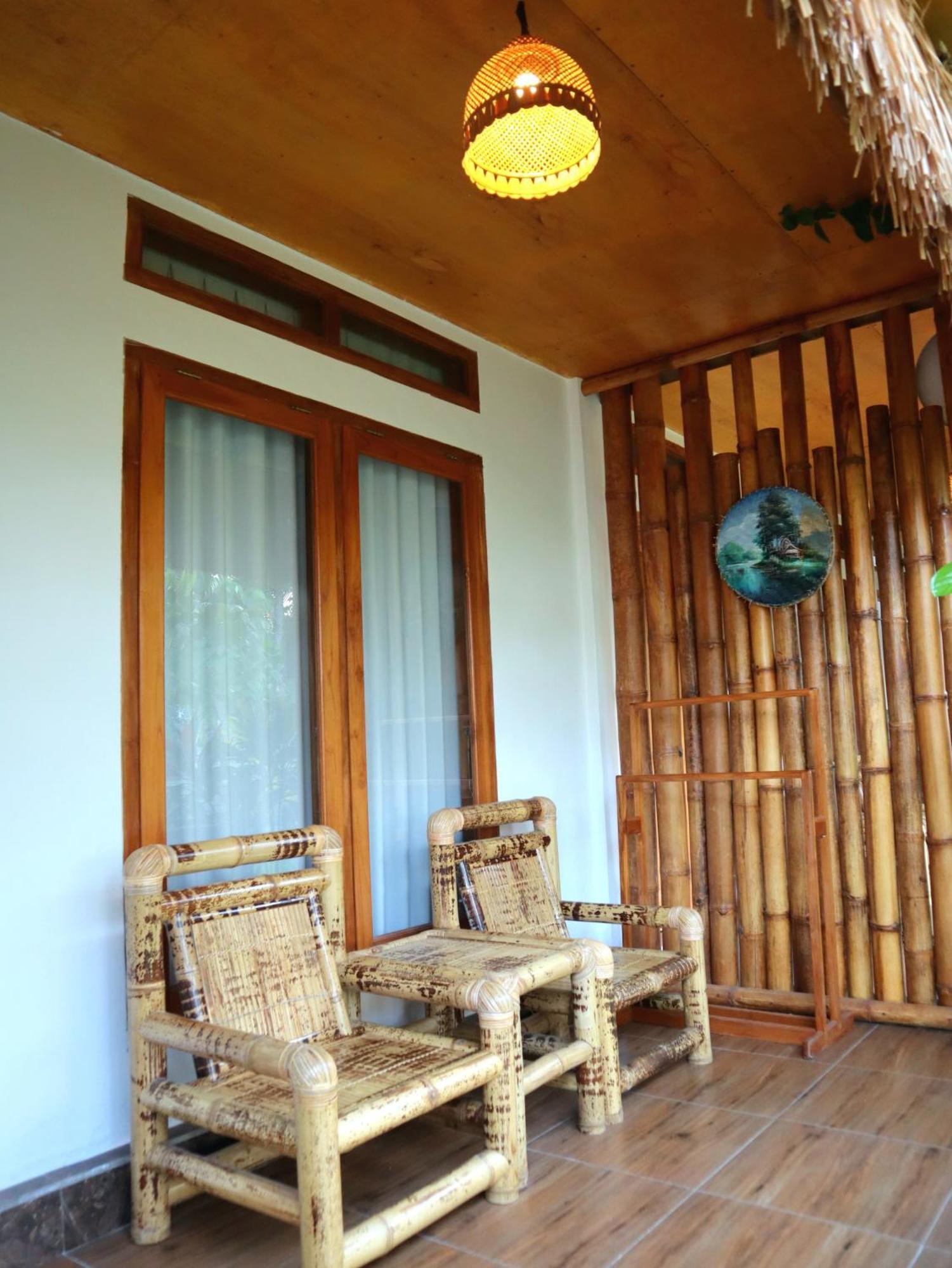 Peraja Bungalows Loyok Sangyang Rum bild