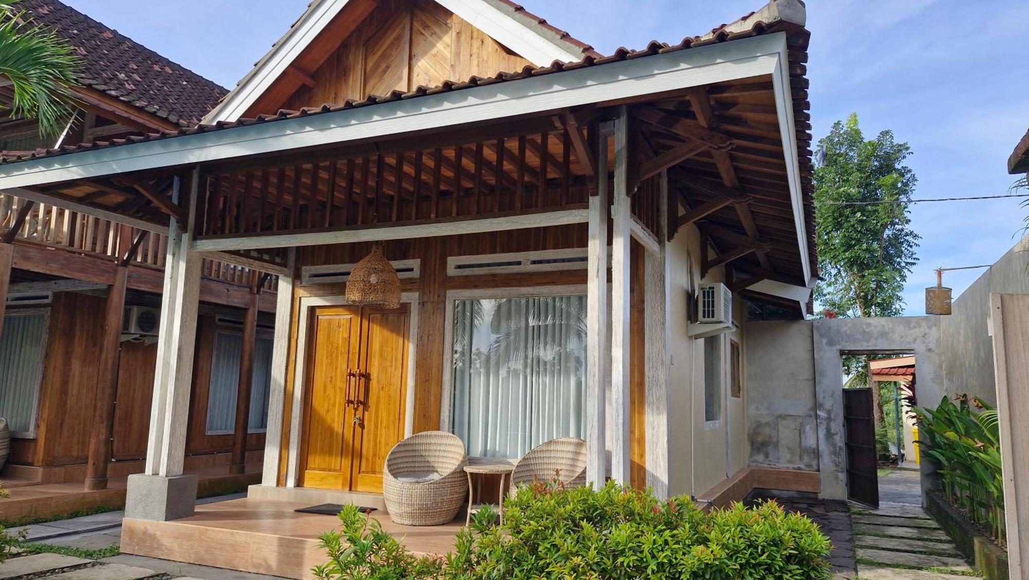 Peraja Bungalows Loyok Sangyang Exteriör bild