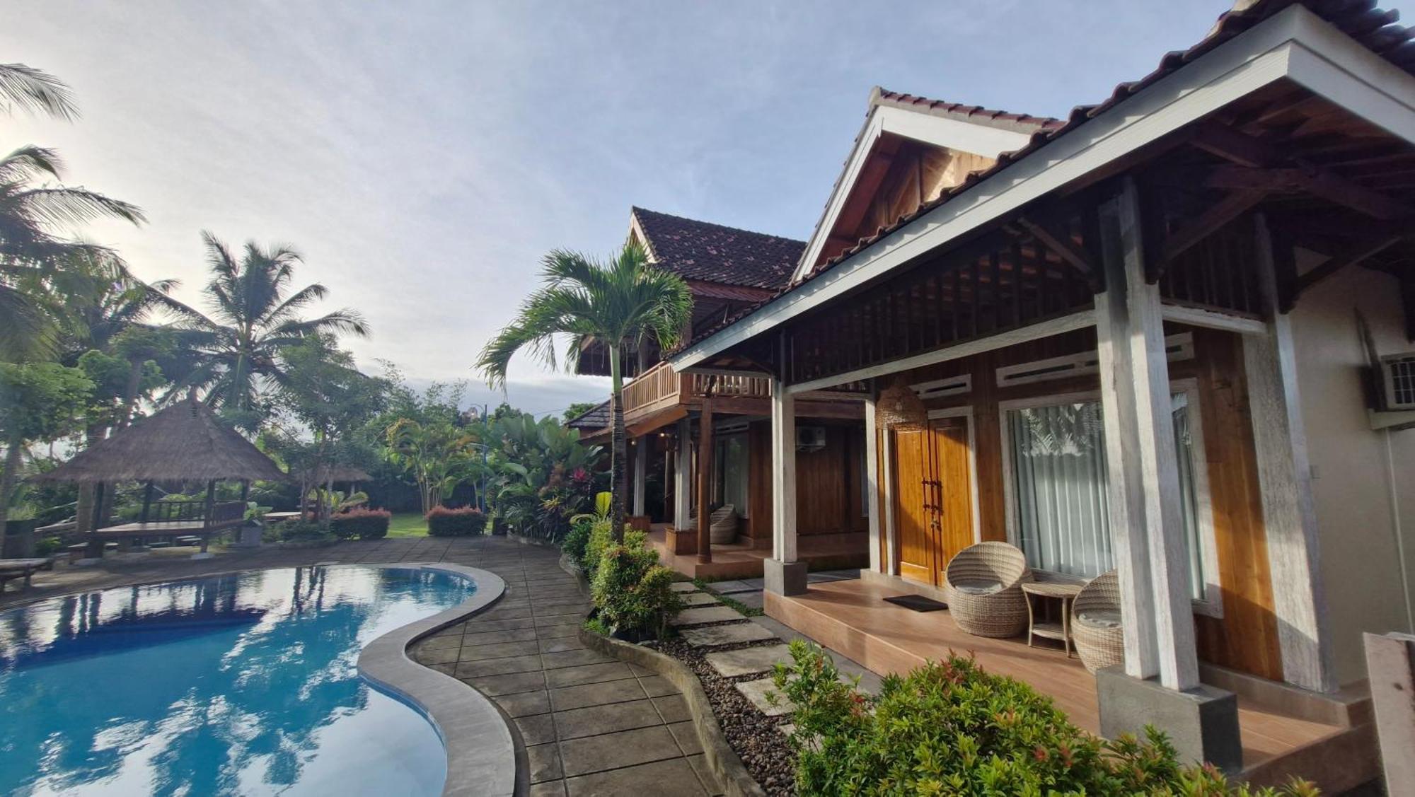 Peraja Bungalows Loyok Sangyang Exteriör bild